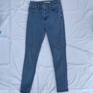 Levi’s W26xL28 721 High Rise Skinny Medium Wash Jeans